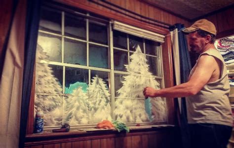 Spray snow window decoration | Christmas window painting, Window snow ...