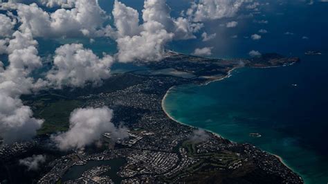 2 pilots alive after plane crashes few miles off coast of Hawaii - ABC News