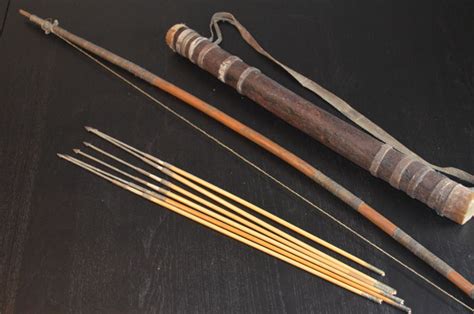 Old African wood bow with 6 arrows, and leather quiver with - Catawiki