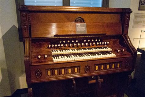 File:Harmonium, M. Hörügel, Leipzig, 1933, Inv.-Nr.4081, MfM.Uni-Leipzig.jpg - Wikimedia Commons