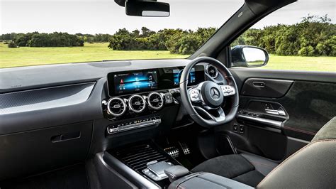 Mercedes GLA hybrid interior & comfort | DrivingElectric