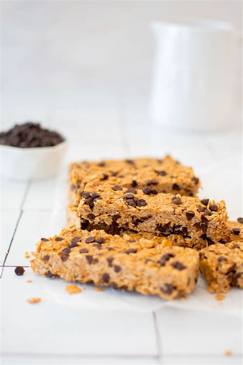 Healthy Peanut Butter Chocolate Chip Granola Bars | Mimi Bakes Photos