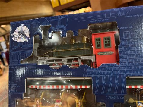 PHOTOS: New Disney Parks Lionel Train Set Steams Into Walt Disney World ...