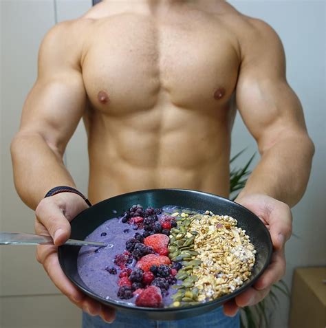 Vegan Bodybuilder Shares What He Eats In a Day | Men’s Health Vegan ...