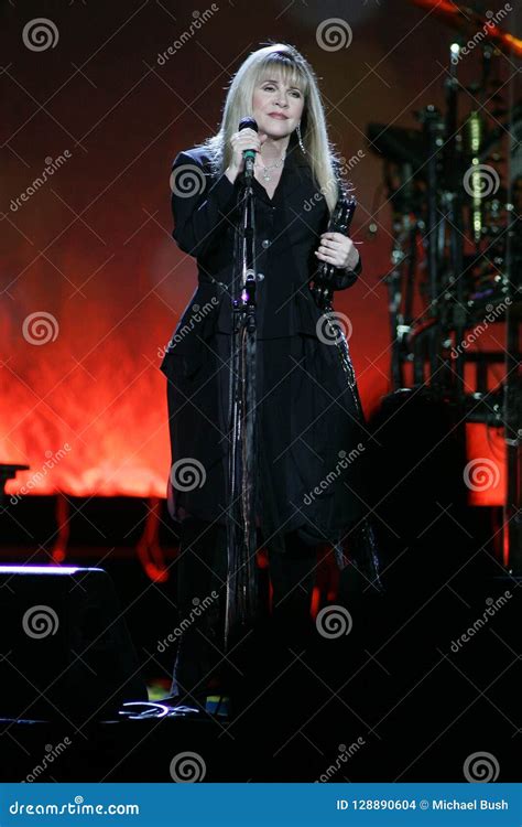 Stevie Nicks performs live editorial stock image. Image of rock - 128890604