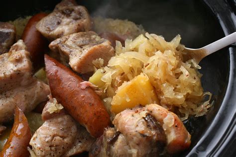 Crockpot Sausage Sauerkraut and Potatoes – 99easyrecipes