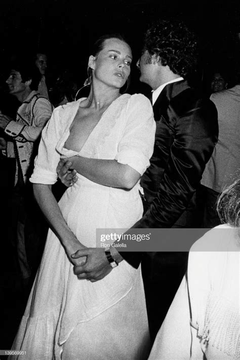 Actress Margaux Hemingway and husband Erroll Weston attend 23rd... | Fotos, Atrizes, Looks