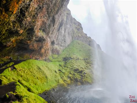 Seljalandsfoss Waterfall (Iceland): Tips + Walk