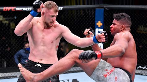 UFC Vegas: Alexander Volkov demolishes 'Demolition Man' Overeem - CGTN