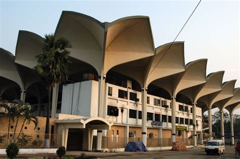 Exterior of Dhaka Kamalapur Railway Station photo - Brian McMorrow ...