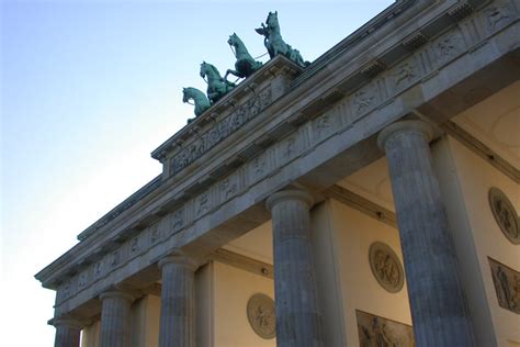 See the Brandenburg Gate (Brandenburger Tor) - things to do in Berlin - nuBerlin