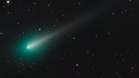 Comet ISON's blazing green tail captured in stunning photo | Science nature, Photo, Heaven