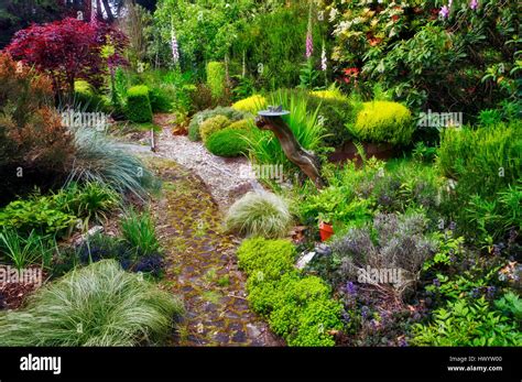 Pathway and sun dial at Thompson heather Gardens. California Stock Photo - Alamy