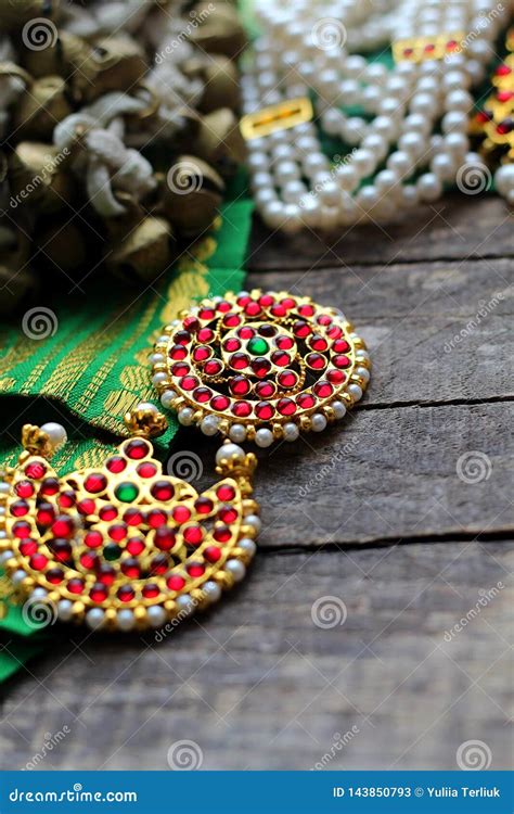 Indian Decorations for Dancing: Bells for the Legs - Ganguru, Elements ...