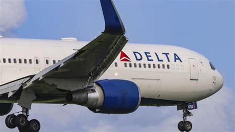 Delta Airlines flight makes emergency landing due to smoke in cabin ...