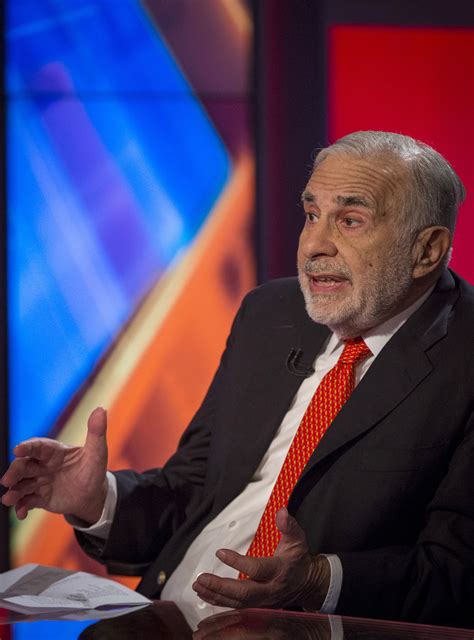 Carl Icahn escalates war with McDonald's over treatment of pigs