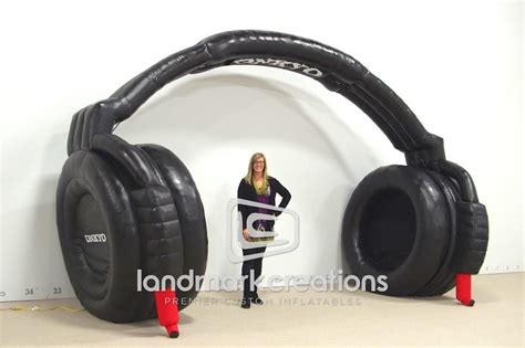 ONKYO Inflatable Headphones for 2013 International CES