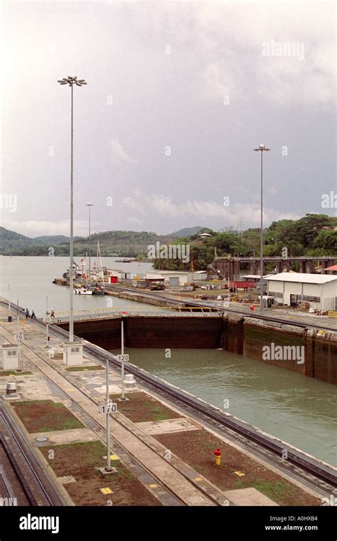 panama canal locks Stock Photo - Alamy