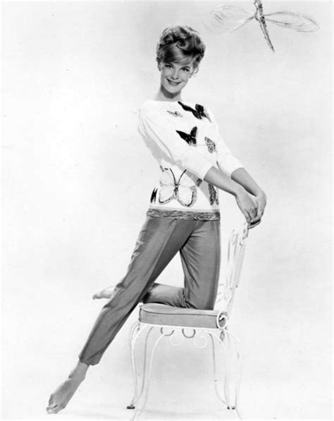 30 Vintage Photos of American Actress Linda Evans in the 1960s ...