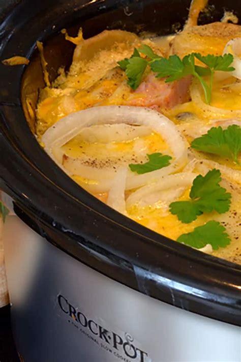 Slow Cooker Scalloped Potatoes and Ham - Easy Comfort Food