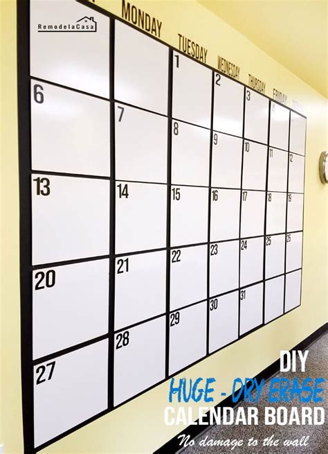 DIY - Dry Erase Calendar Board - Remodelando la Casa