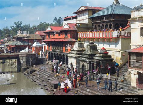 Burning ghat pashupatinath kathmandu nepal hi-res stock photography and ...