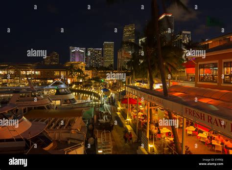 RESTAURANTS BAYSIDE MARKETPLACE MARINA DOWNTOWN SKYLINE MIAMI FLORIDA USA Stock Photo - Alamy