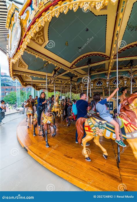 Jane`s Carousel in Brooklyn Bridge Park Editorial Photography - Image ...