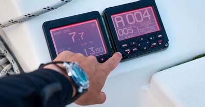 7 Best Sailboat Autopilot Systems | Life of Sailing