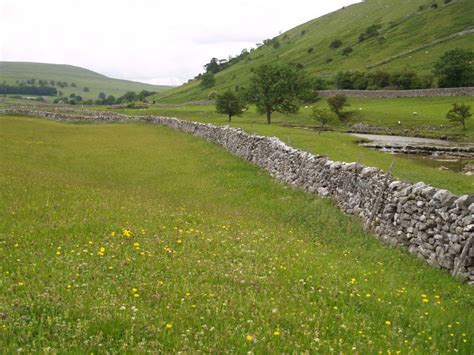 Walking in Littondale, circular walk from Litton Village, Queens Arms ...