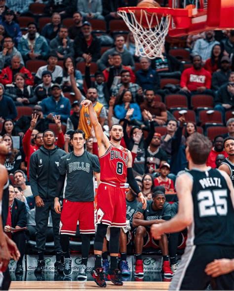 Splash 💦 in 2023 | Basketball pictures, Zach lavine, Rose bulls