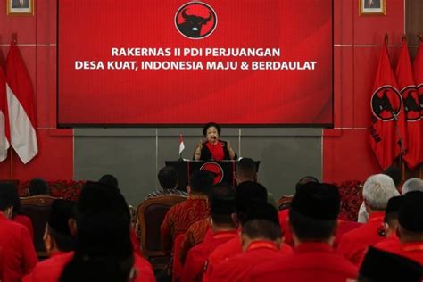 Foto : Megawati: PDI-P Dulu Diremehkan, Partai Sandal Jepitlah, tapi ...