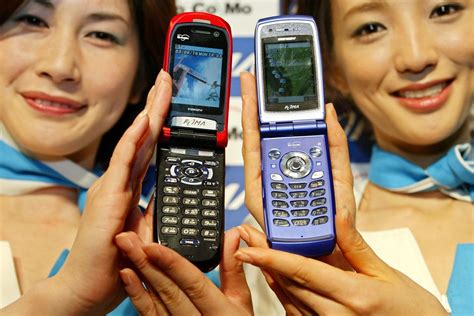 Why are flip-phones making a comeback in Japan? - Vox