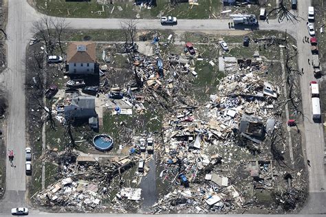 Illinois tornado takes 2 women with close ties - The Boston Globe