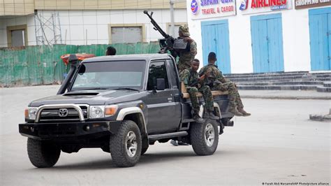 Somalia: Twin car bomb attacks kill dozens – DW – 01/04/2023