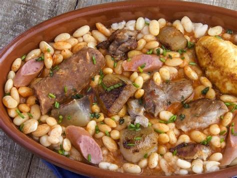 Recette de Cassoulet la mieux notée par les internautes. Recette facile. Ingrédients (pour 6 ...