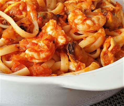 Easy pasta pescatore (seafood pasta) - Foodle Club