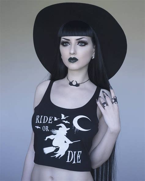 Pin by beatriz on Women's Outif | Fashion, Gothic fashion, Harley davidson women
