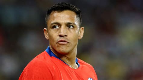 Alexis Sanchez injury: Chile forward sets off alarm bells for Man Utd after coming off injured ...