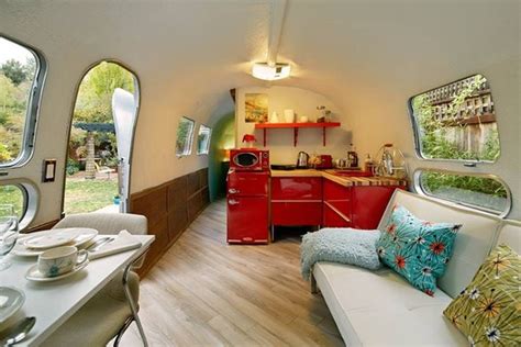 10 Retro Airstreams You Can Rent on Airbnb Airstream Basecamp, Trailer Airstream, Airstream ...