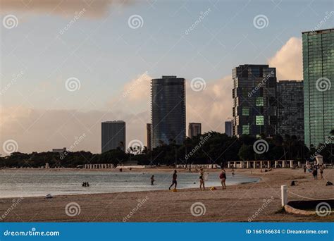 Honolulu City and Beach at Sunset Editorial Stock Image - Image of salt, tourists: 166156634