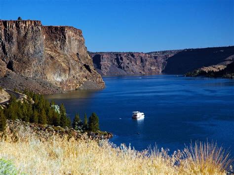 Lake Billy Chinook - Houseboat Things To Do