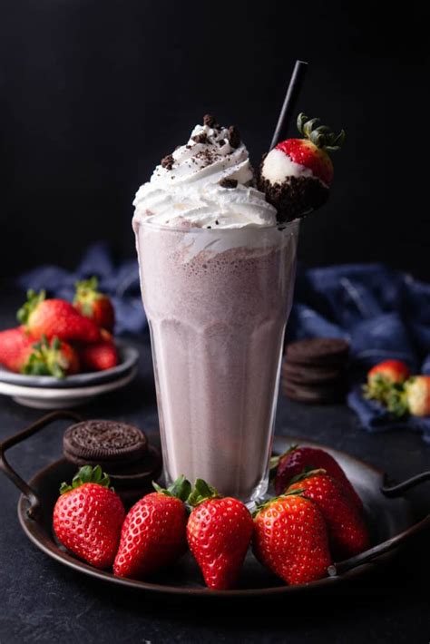 Strawberry Oreo Milkshake - Foods Guy