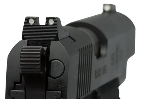 How to Aim a Pistol With 3 Dot Sights Easily [4 Easy Steps]