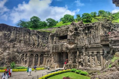 Mumbai to Ajanta & Ellora Caves Guided Tour 2023