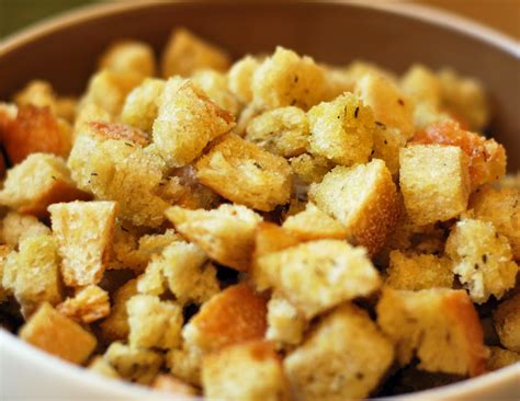 homemade garlic croutons