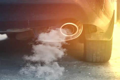 Car exhaust smoke Stock Photos, Royalty Free Car exhaust smoke Images | Depositphotos