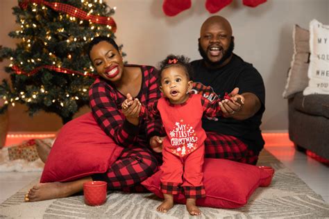 The Christmas Three: Our Family Holiday Photoshoot - Ianthia Smith Ferguson