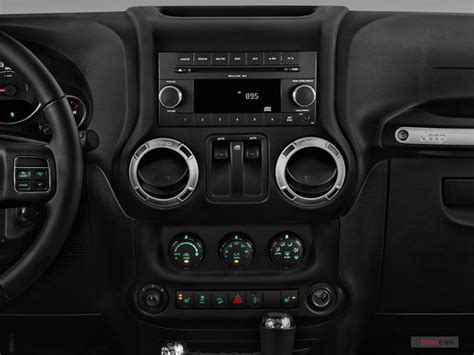 2017 Jeep Wrangler: 158 Interior Photos | U.S. News