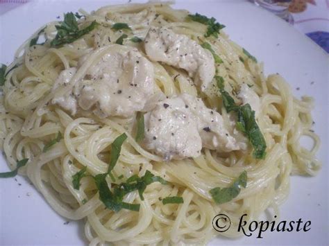 Greek style Spaghetti Chicken Alfredo - Kopiaste..to Greek Hospitality